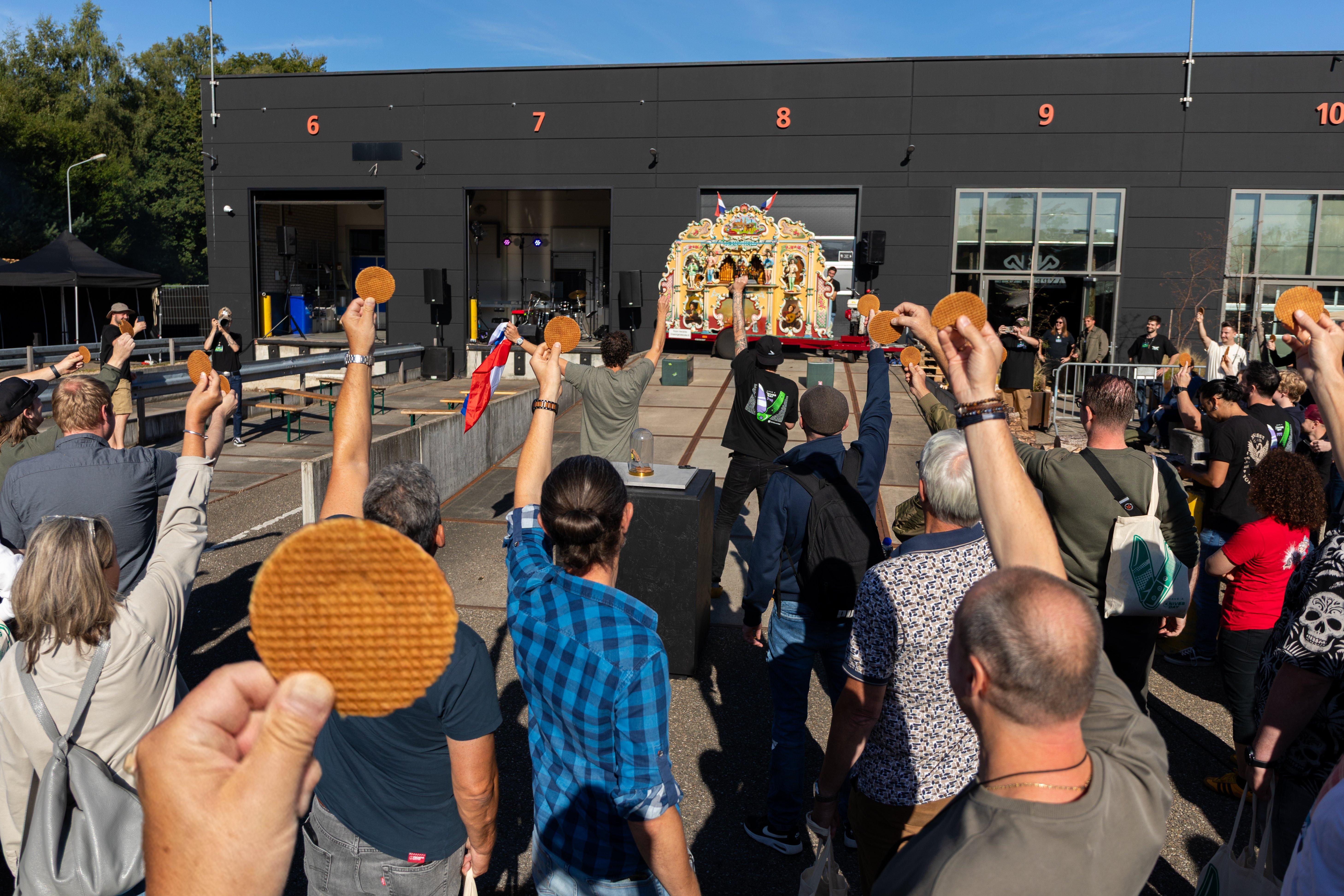 a révélation du Knafs (Neder)Lander 4 lors du Have A Knives Day avec tous les clients.