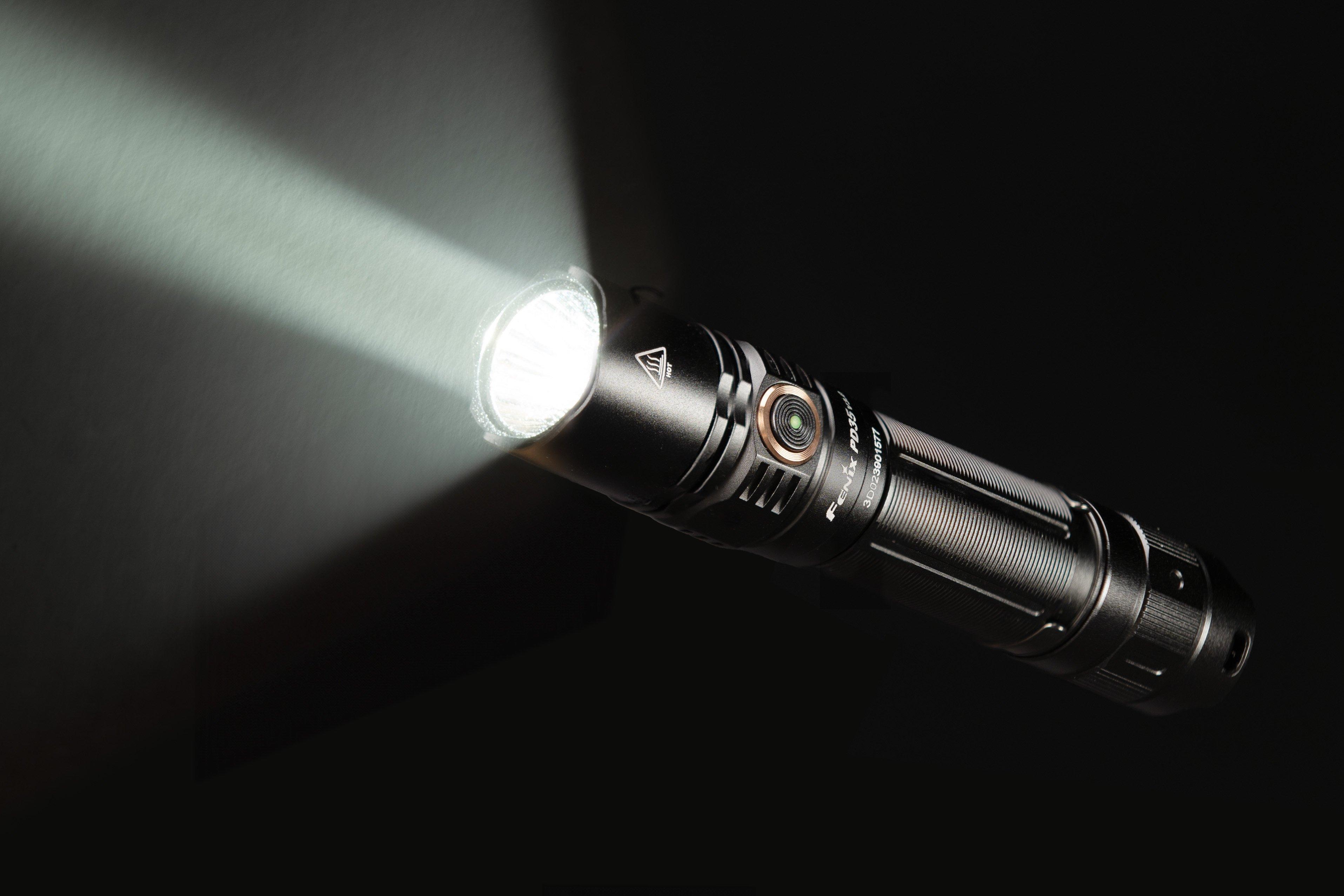 Spotlight Fenix PD35 V3.0: a compact yet powerful torch for all-purpose use