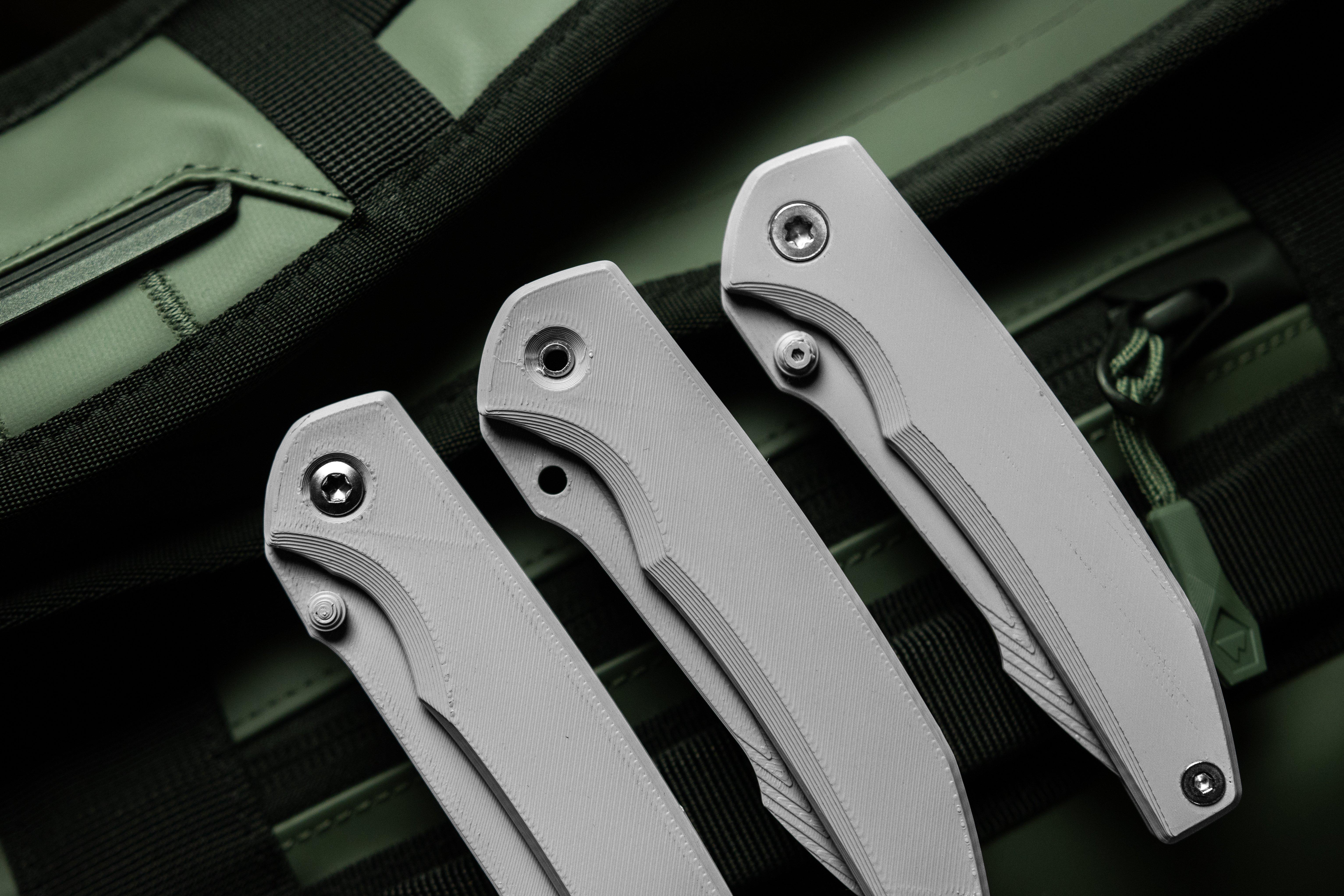 Tres cuchillos WE Ryson impresos en 3D