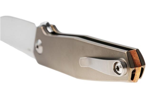 Afbeelding voor Ansø of Denmark Toko TOK-AMB-SAT-BRZ, Stonewashed RWL34, Amber Titanium, Satin Hardware, Bronze Backspacer, zakmes, Jens Ansø design
