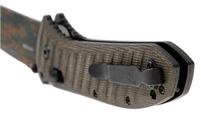 Afbeelding voor Benchmade Presidio II 570CAMO-2601, 2026 Shot Show Limited Edition, Flecktarn Camo Cerakote CPM S30V, Brown Canvas Micarta zakmes