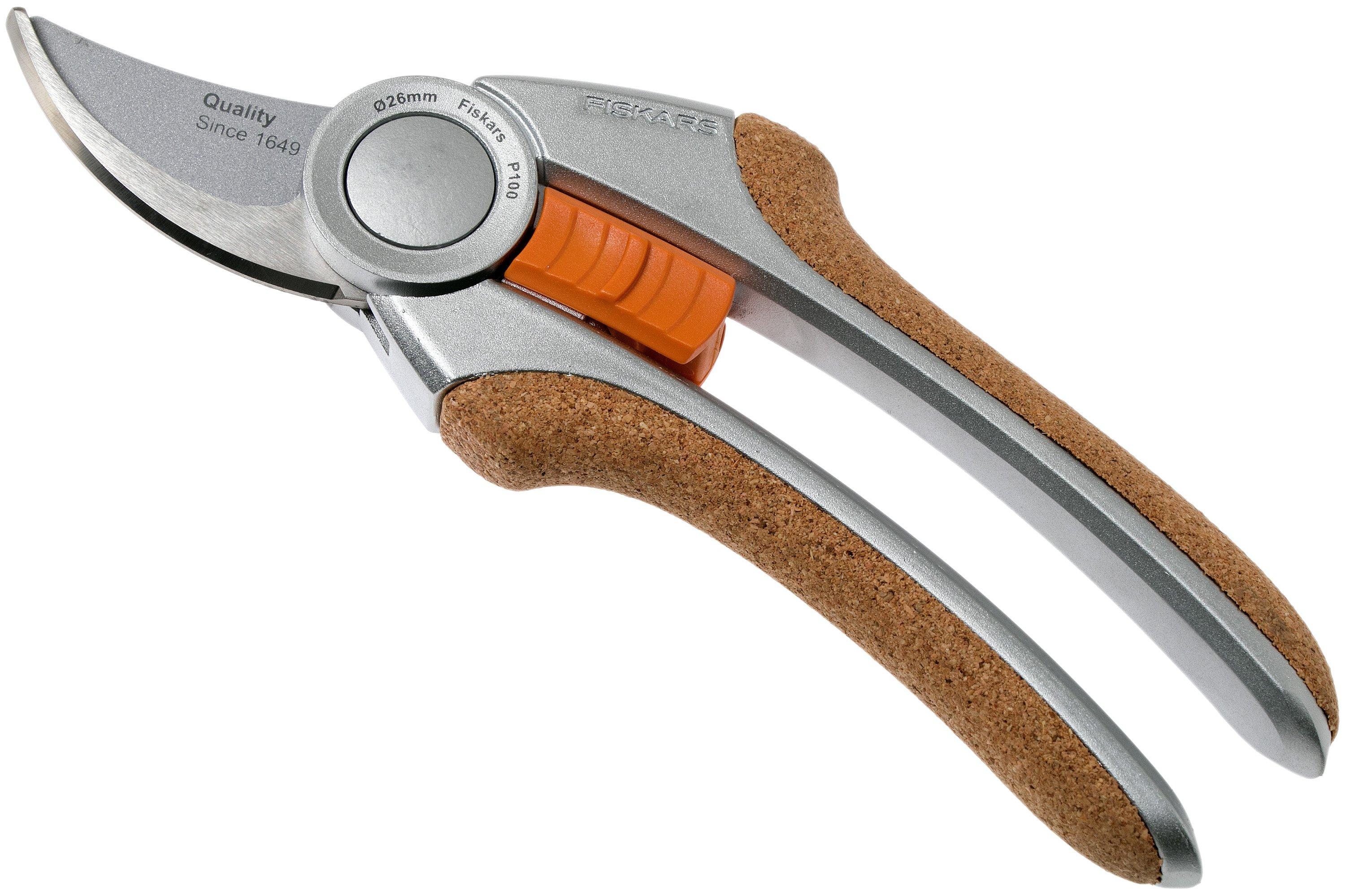Fiskars Quantum bypass pruning shears, righthanded Advantageously