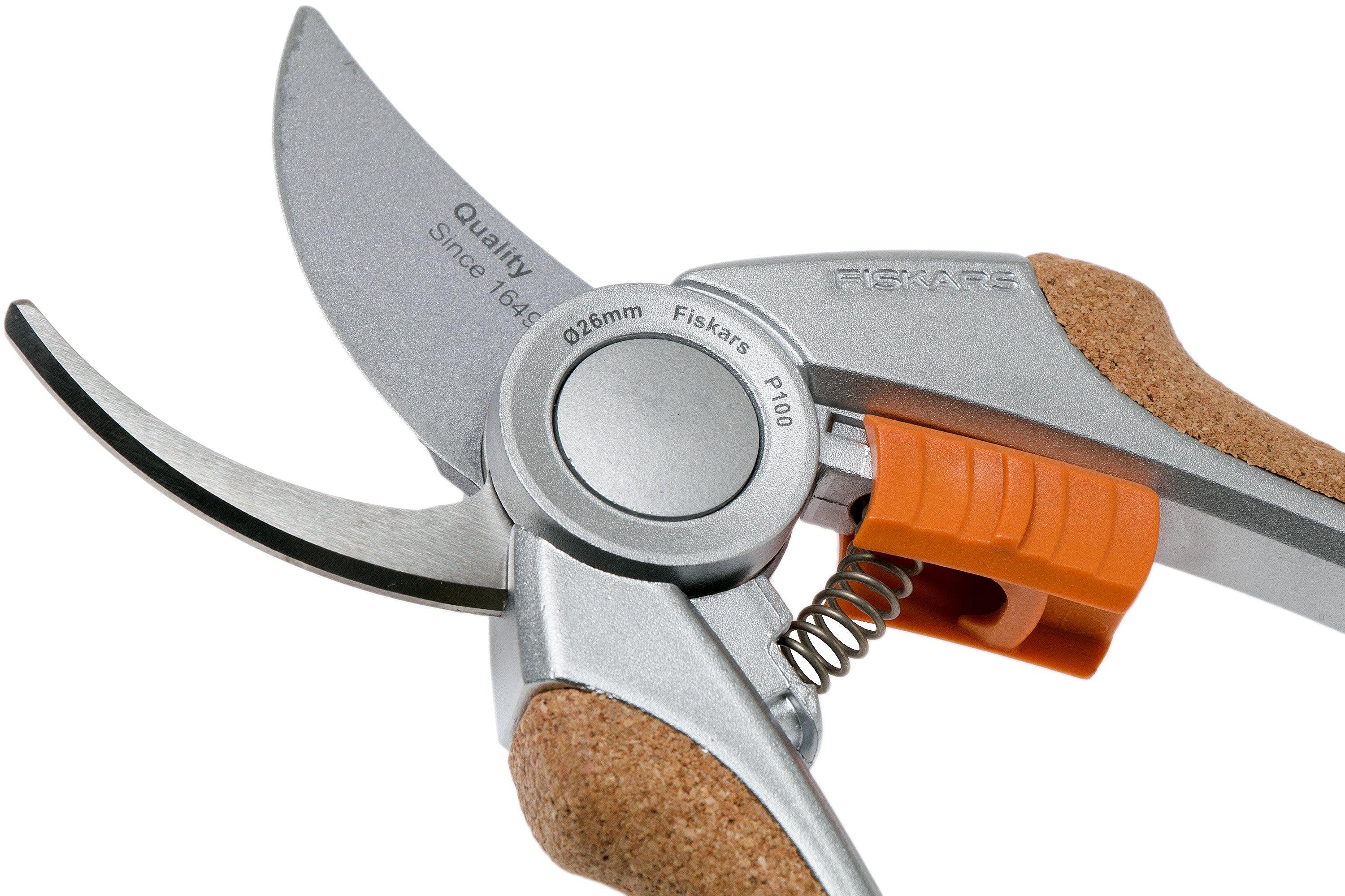 Fiskars Quantum bypass pruning shears, righthanded Advantageously