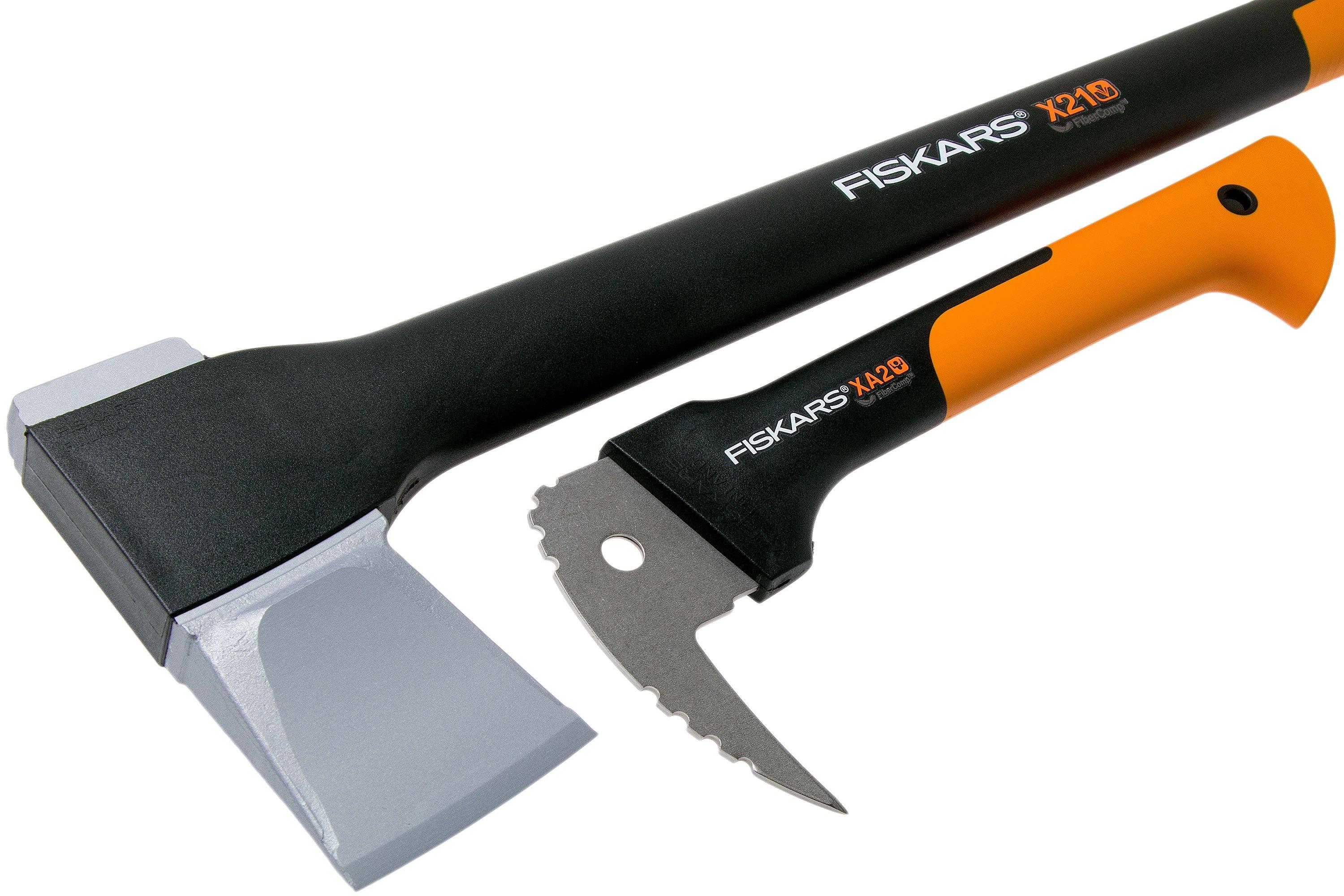 Hacha profesional para cortar madera FISKARS XSX7, manejable y portátil