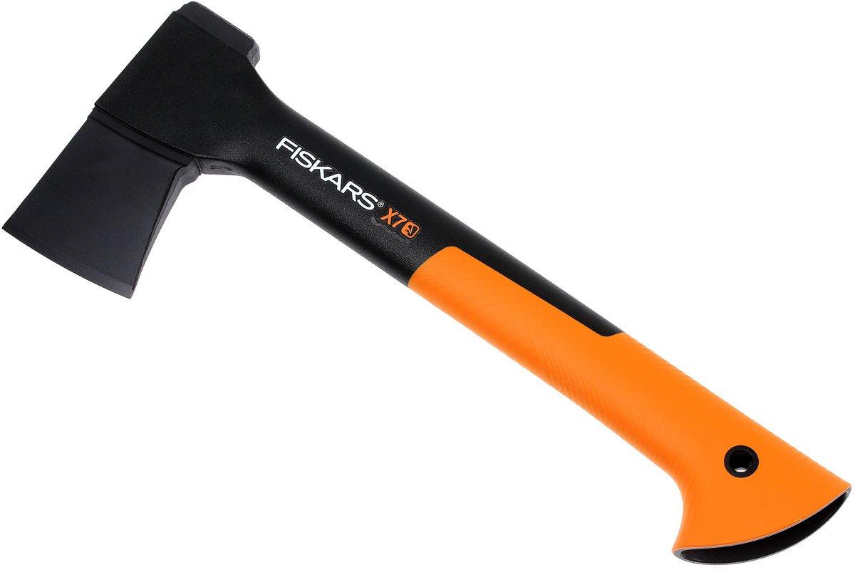 HACHA FISKARS X7: ¡UN HACHA MUY POTENTE! (presentación y pruebas) 