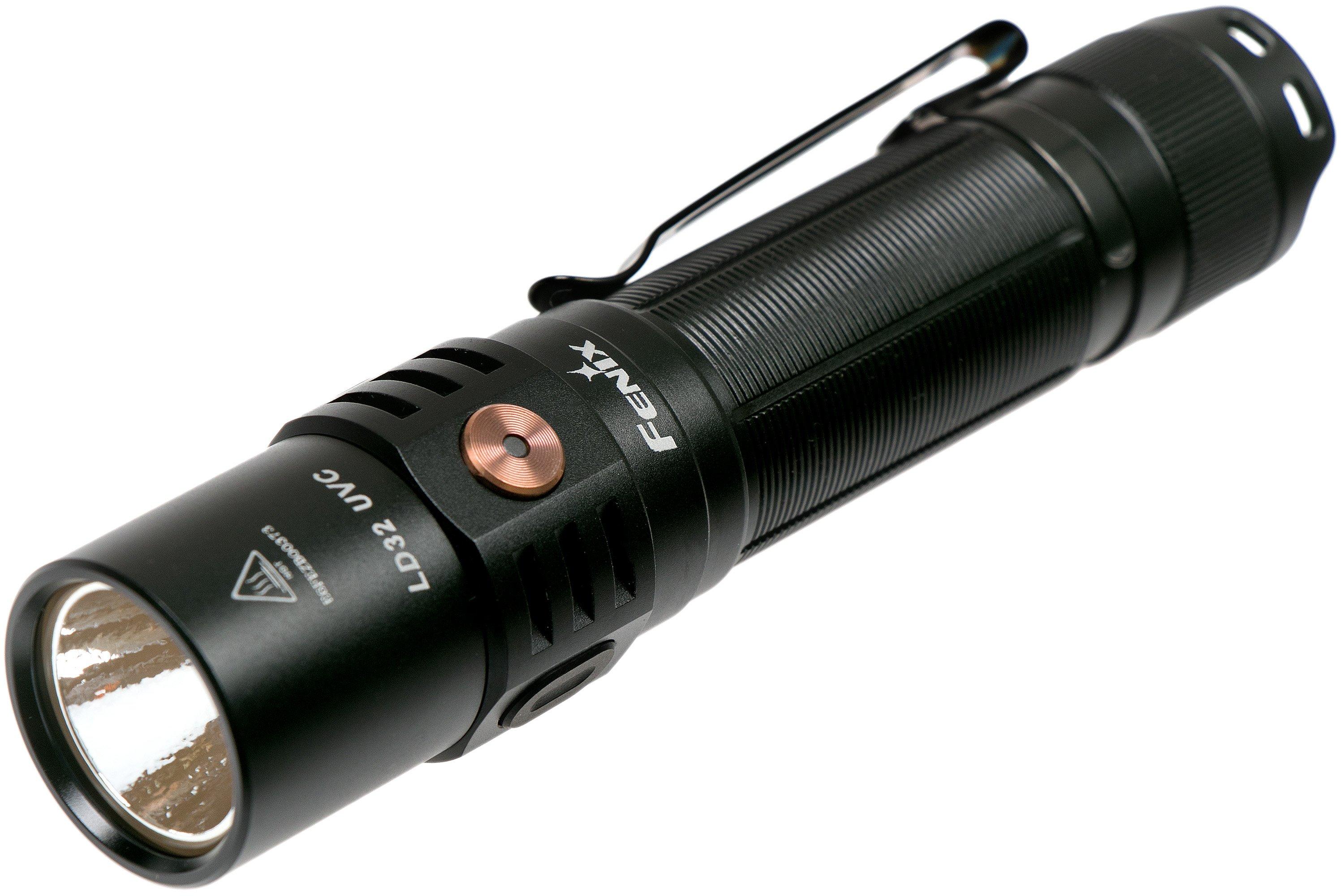 Linterna Fenix PD-32-V2.0 con 1200 lumens de máxima potencia.