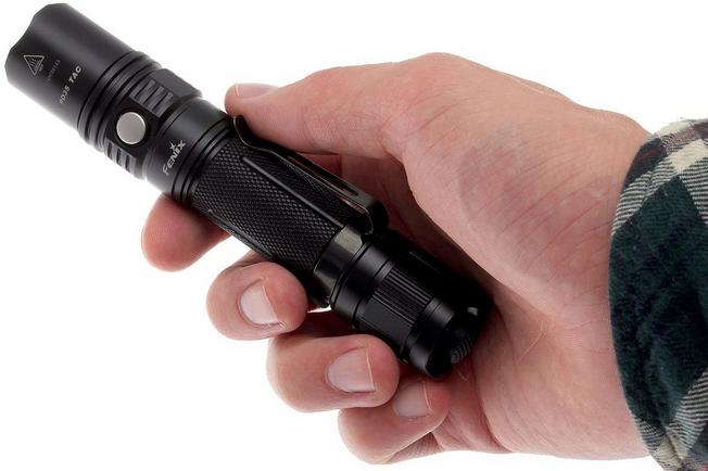 Fenix PD35 LED V3.0, lampe de poche  Achetez à prix avantageux chez  knivesandtools.be