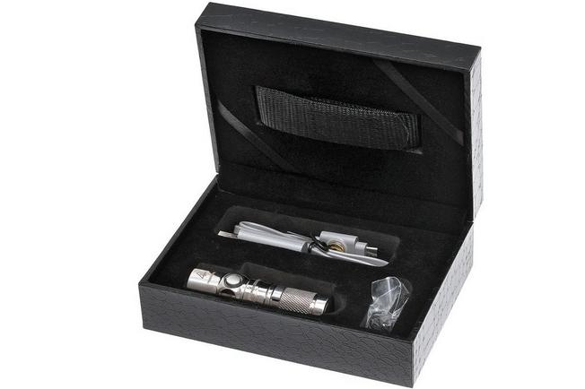 Bild für Fenix RC09 Ti aufladbare LED Taschenlampe - Limited Edition