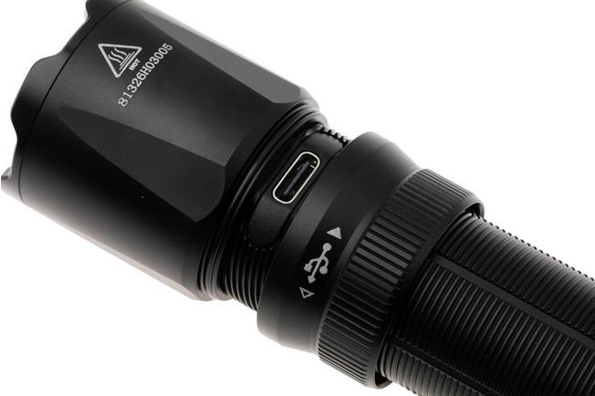 Afbeelding voor Fenix TK20R V2.0, 3000 lumen oplaadbare zaklamp met T5 tactische pen, set