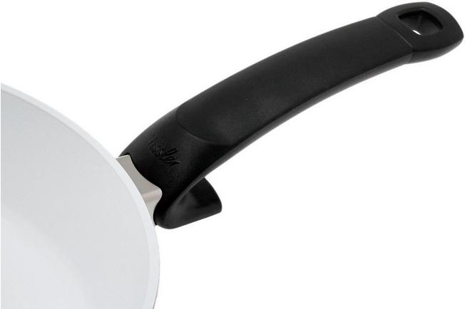 Bild für Fissler Red n White Keramik-Pfanne 24 cm, Symphony in Red