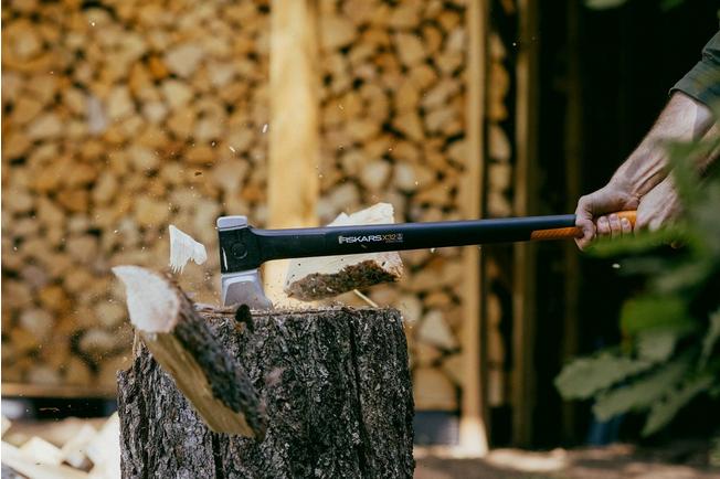 Fiskars x shop splitting axe