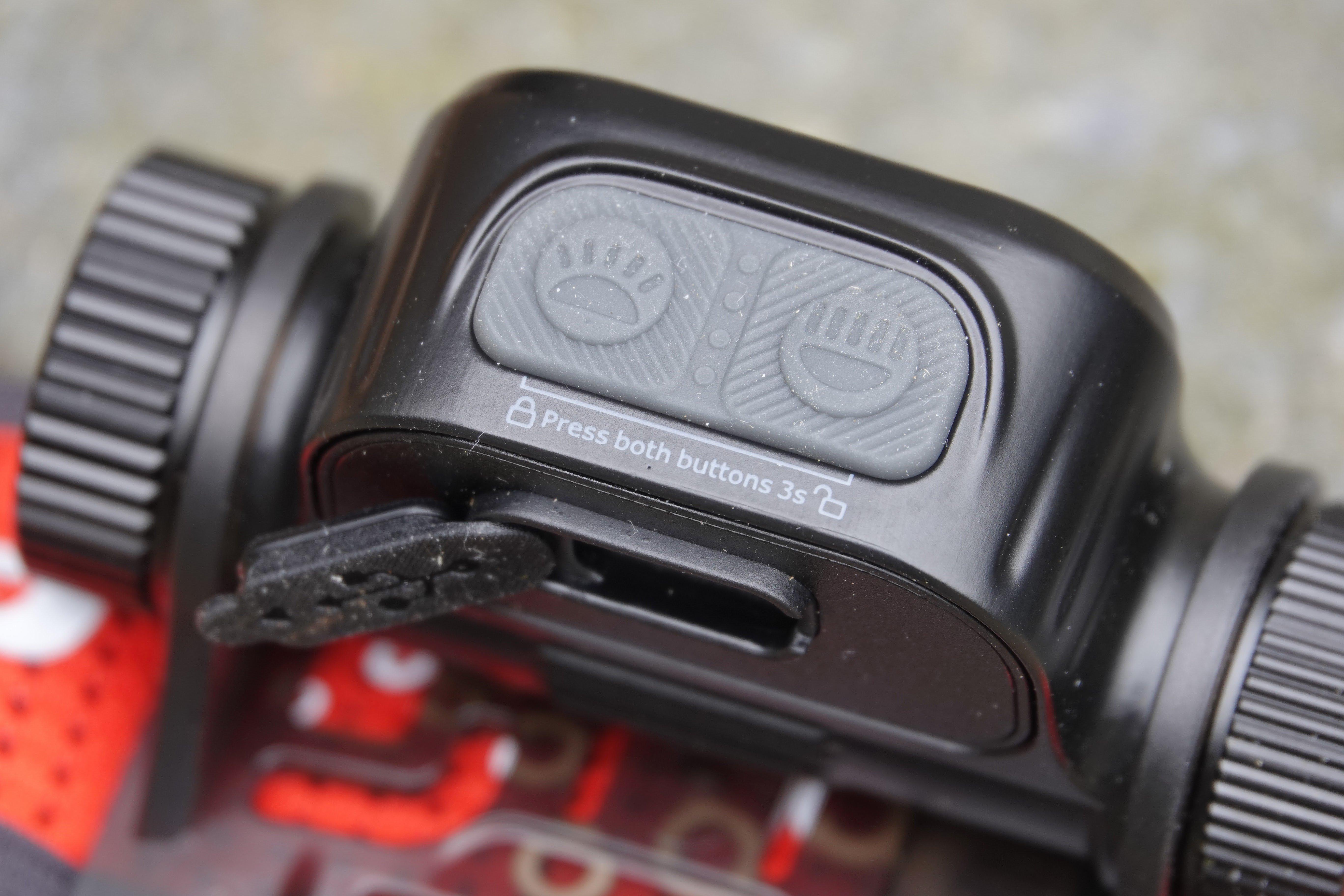 Inzoomen op de knoppen van de Fenix HM65R-T V2.0