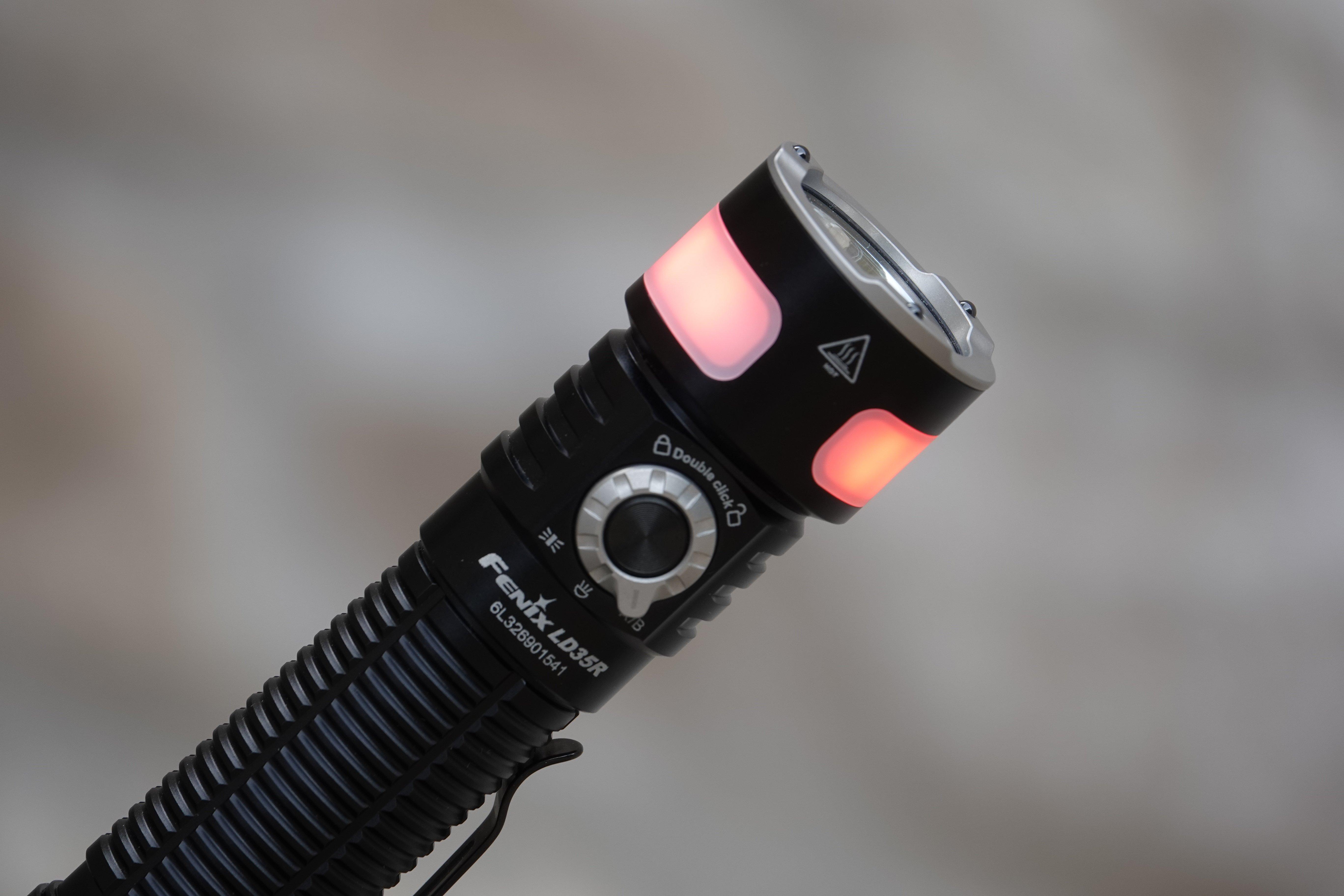 Zaklamp met tuimelschakelaar voor rechts