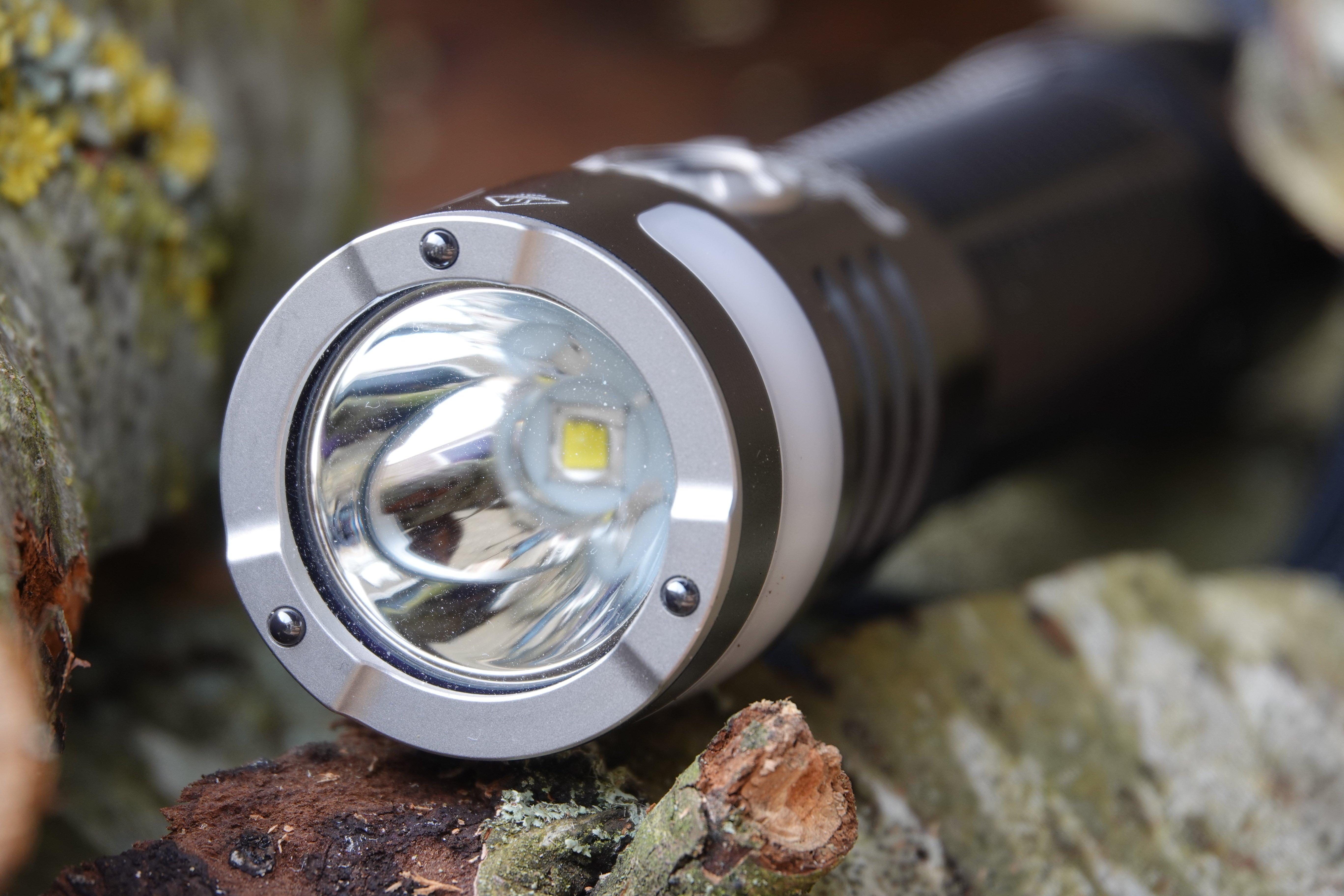 Zaklamp met punten op kop