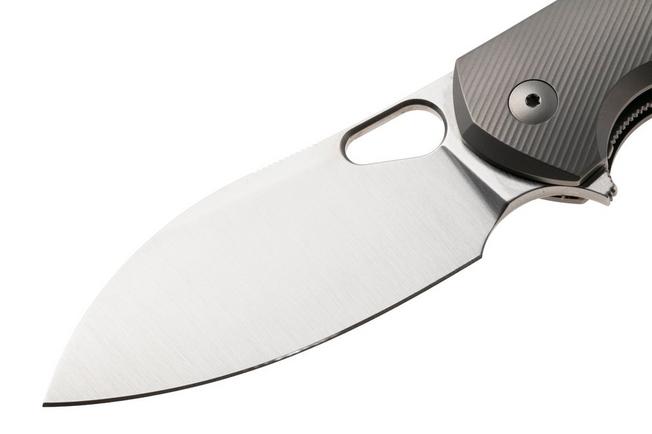 Afbeelding voor GiantMouse ACE Biblio XL Satin CPM MagnaCut, Textured Titanium, zakmes, Ansø en Voxnaes design