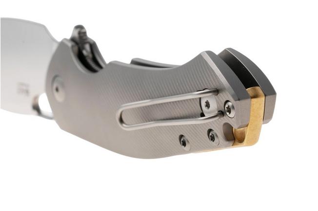 Afbeelding voor GiantMouse ACE Biblio XL Satin CPM MagnaCut, Textured Titanium, zakmes, Ansø en Voxnaes design