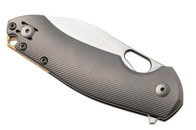 Afbeelding voor GiantMouse ACE Biblio XL Satin CPM MagnaCut, Textured Titanium, zakmes, Ansø en Voxnaes design