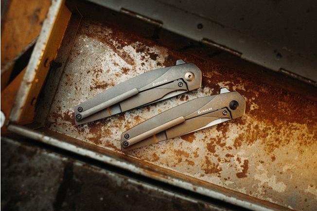 Imagen para Grailer 2Ti TI-BR Glass Blasted CPM 20CV, Bronze Stonewashed Titanium, navaja, diseño de Simen Stryckers