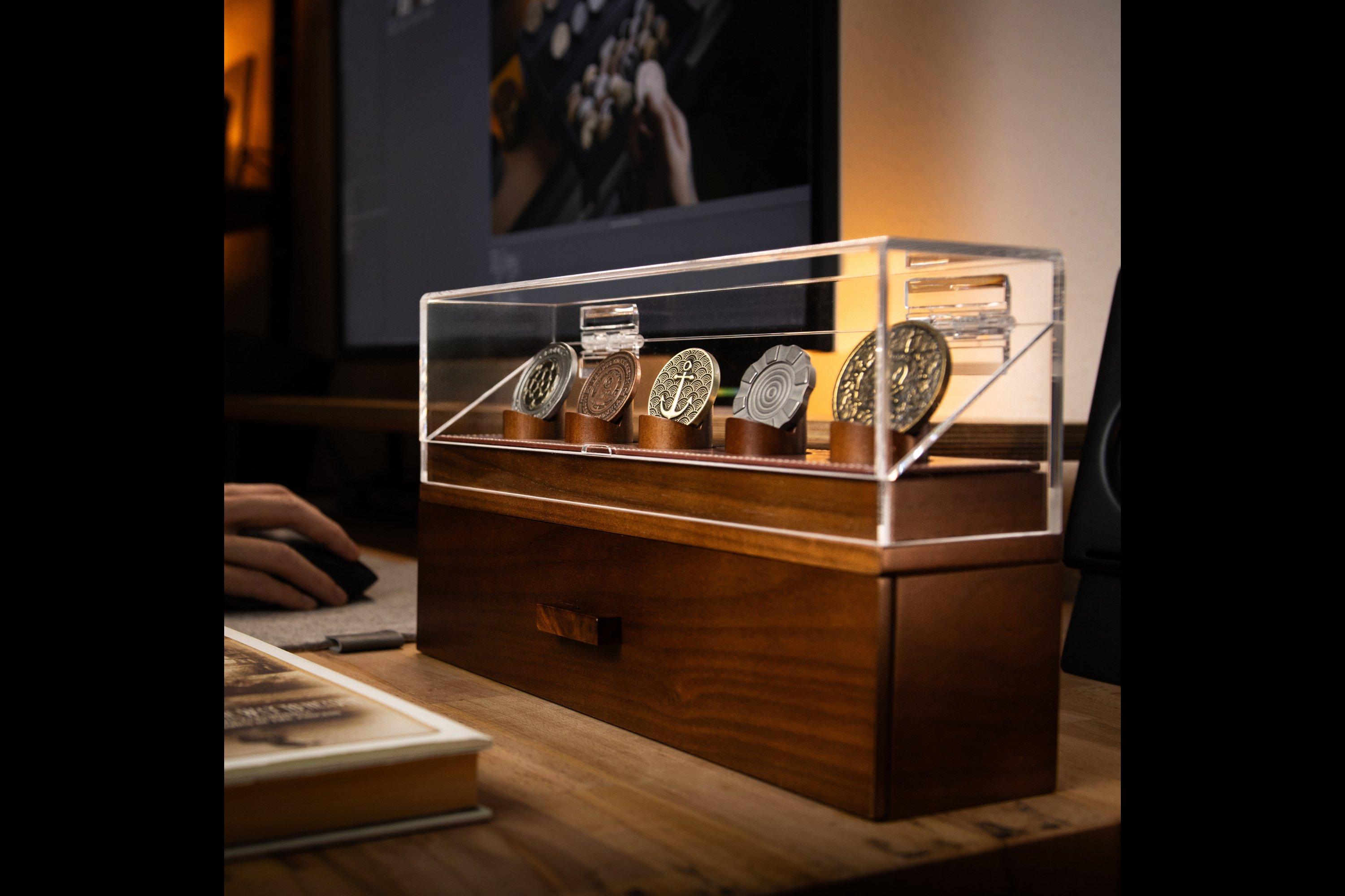 Holme & Hadfield Coin Deck COINDECK-W walnut, coin display case for 5 ...