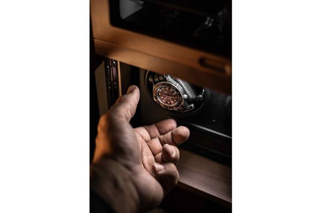 Afbeelding voor Holme & Hadfield The Winder Walnut, horlogeopwinder voor 2 horloges