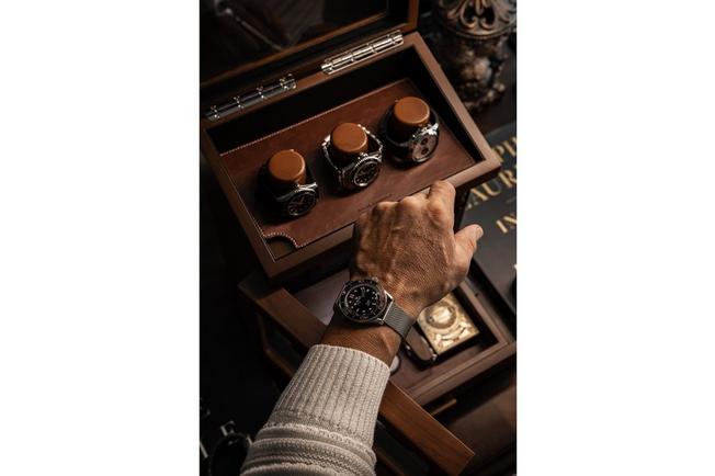 Afbeelding voor Holme & Hadfield The Winder Walnut, horlogeopwinder voor 2 horloges