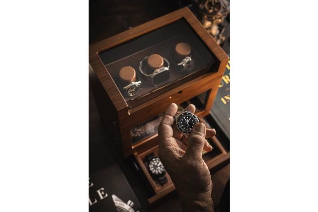 Afbeelding voor Holme & Hadfield The Winder Walnut, horlogeopwinder voor 2 horloges
