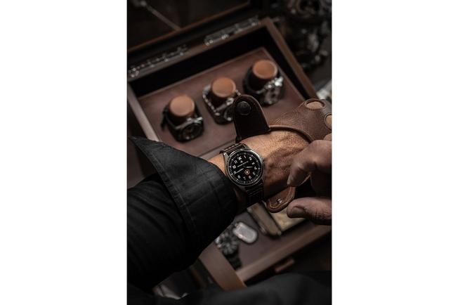 Afbeelding voor Holme & Hadfield The Winder Walnut, horlogeopwinder voor 2 horloges