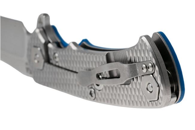 Afbeelding voor Rick Hinderer Project X PJX-MC-SF-SW-BL, Stonewashed CPM MagnaCut Sheepsfoot, Stonewashed Titanium, Blue G10, zakmes