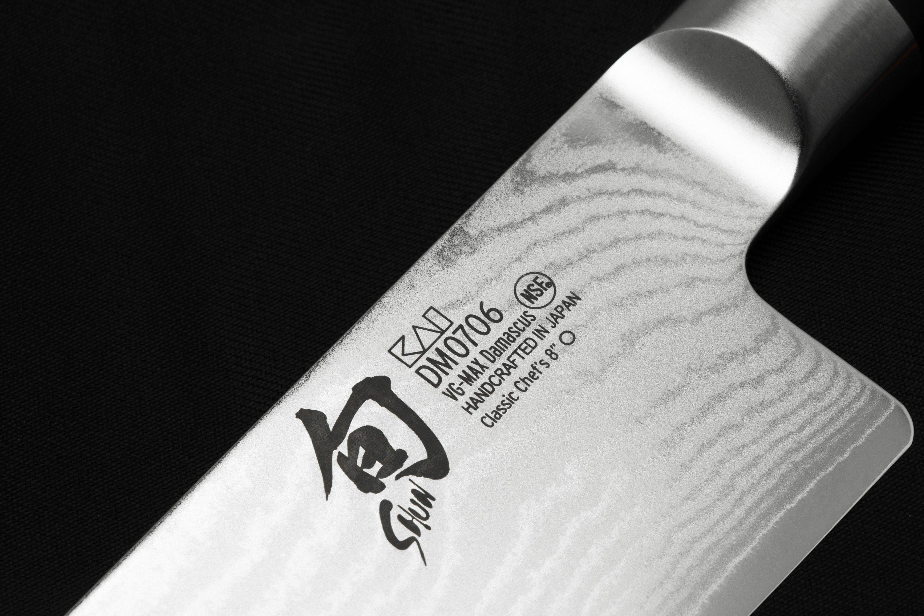 Kai Shun Classic DMW23 chef's knife 20 cm + apron Advantageously