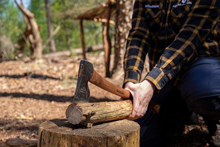 Quelles sont les différentes étapes pour couper du bois ?