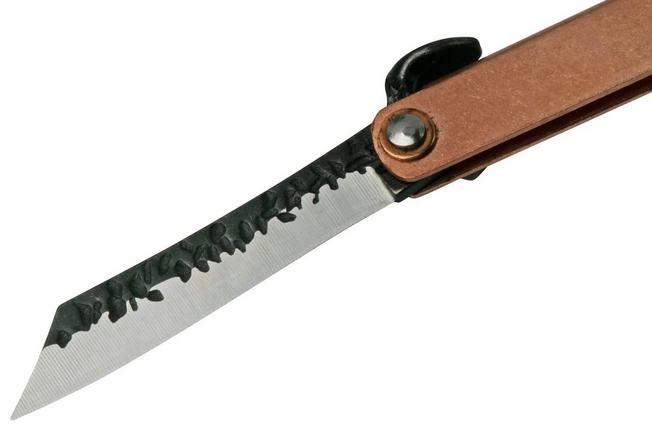 Coltello tascabile giapponese tradizionale higonokami su un