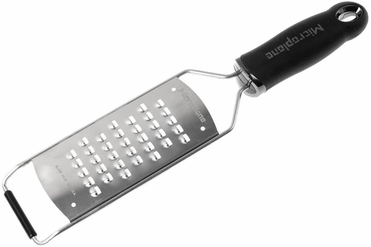 Microplane Gourmet Series Cheese Grater with Soft Touch Handle (Extra  Coarse, Black)