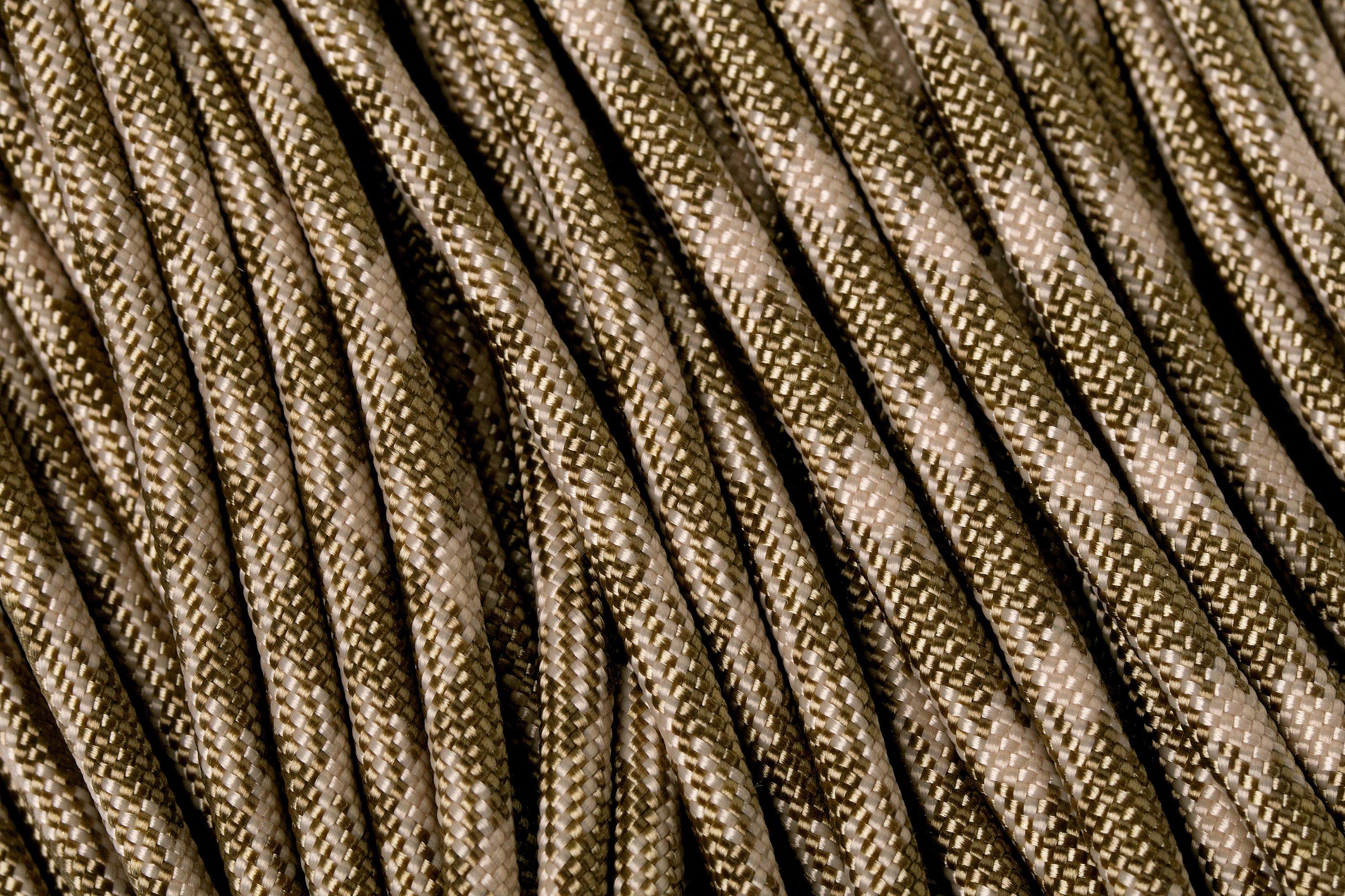 OUTDOOR NINJA NinjaRope – Paracord 550 – 30 m con tenditore paracord – (verde mimetico, 30