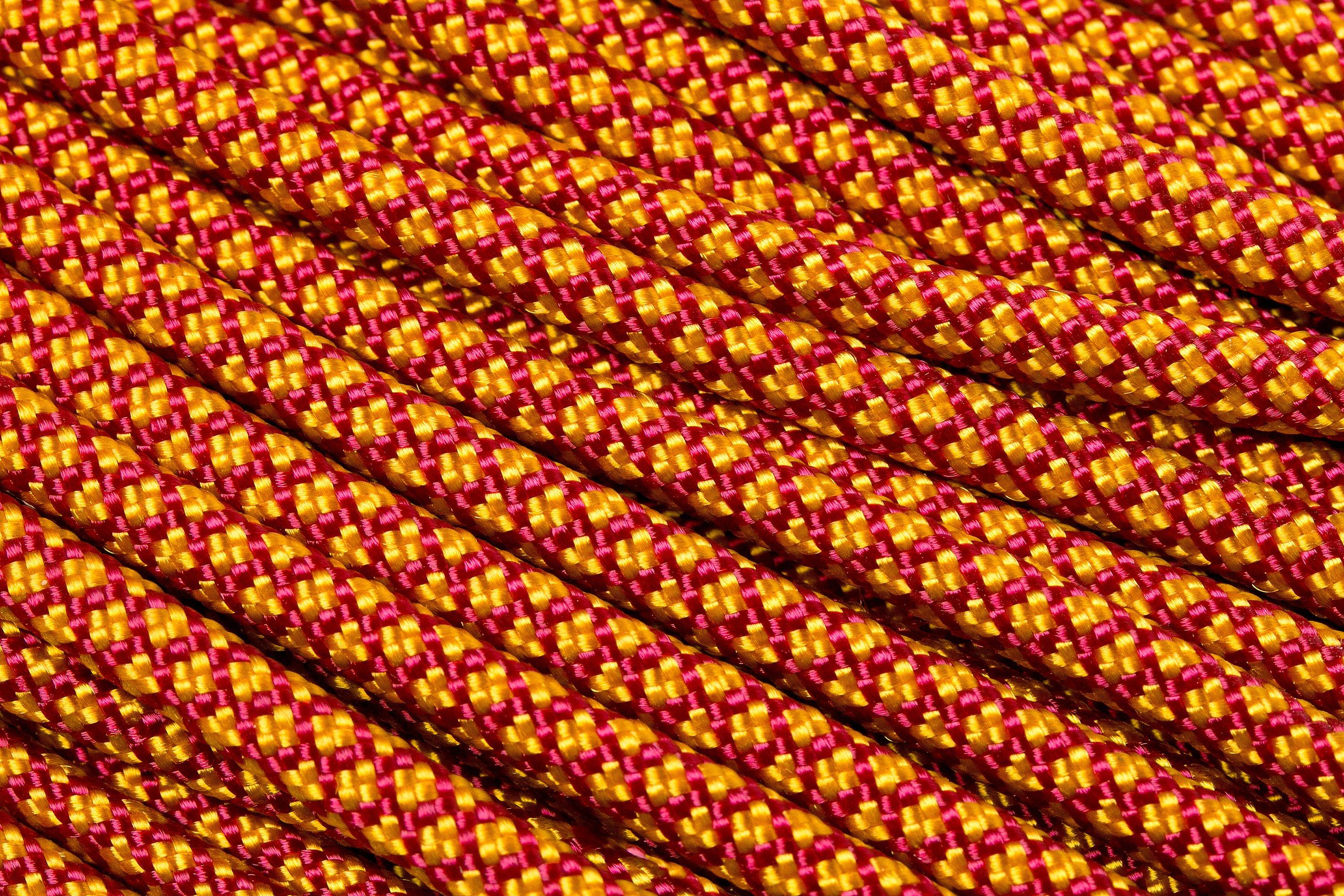 Knivesandtools 550 paracord type III, colour burgundy goldenrod