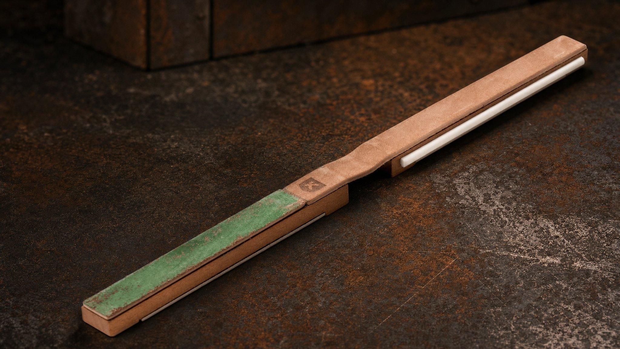 Knivesandtools Snap Sharpener geopend buitenkant