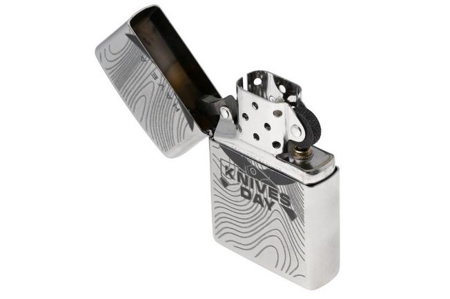Afbeelding voor Zippo Street Chrome Knivesandtools HAKD-exclusive, aansteker