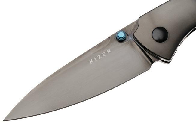 Afbeelding voor Kizer Spitfire KI3690A2 Polished DLC S35VN,  Black Titanium 80's Camo Carbon, zakmes