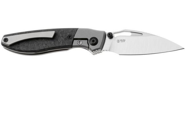 Afbeelding voor Kizer Shrike KI3746A1 Hand Brushed Satin S45VN, Gray Titanium & Carbonfiber, zakmes, Johan Jordaan design