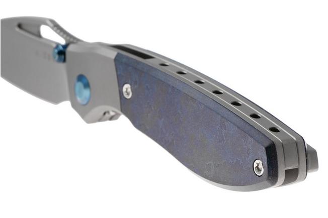 Afbeelding voor Kizer Shrike KI3746A3 Stonewashed S45VN, Titanium & Blue Richlite, zakmes, Johan Jordaan design