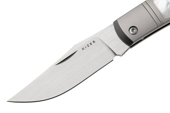Afbeelding voor Kizer Trestle KI3761A3 Hand Brushed S45VN, Titanium Mother Of Pearl Inlay, zakmes, Azo design