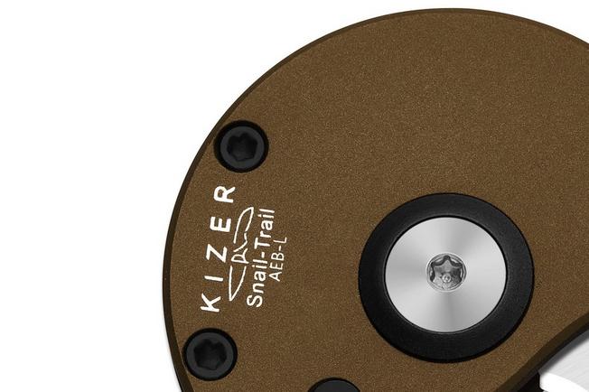 Afbeelding voor Kizer Vanguard Snail-Trail V2757A1 Satin AEB-L, Brass Aluminium, zakmes, Caleb Waldman design