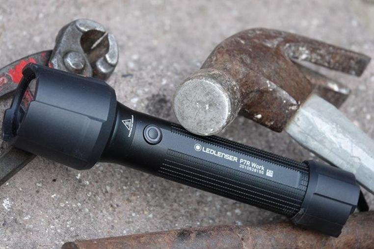 Lampe torche rechargeable p7r work