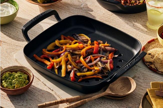 Bild für Le Creuset BBQ Outdoor Collection 20271300000005 Cast Iron Square Grilling Pan, Grillpfanne gelöchert, 30 cm