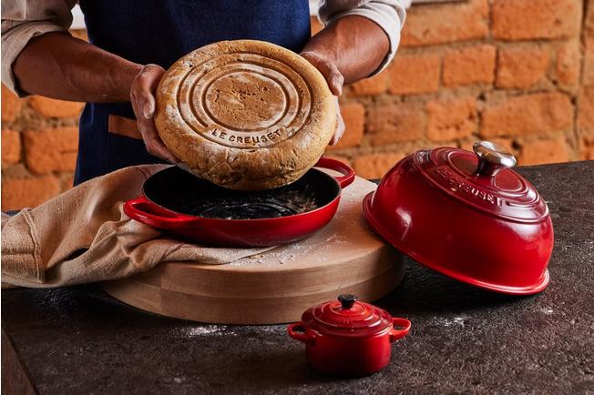 Image pour Le Creuset Signature moule à pain 24 cm, 1.6 L, rouge
