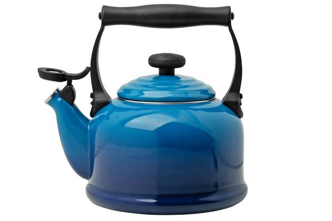 Le creuset outlet kettle green