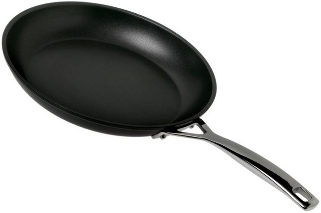 Le Creuset frying pan - 28 cm, 2.6 L, black  Advantageously shopping at