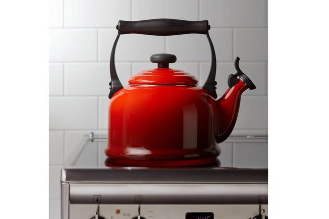 Image for Le Creuset Tradition teakettle 2,1L, red