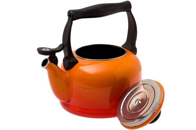 Le Creuset Tradition bouilloire 2,1L, orange  Achetez à prix avantageux  chez knivesandtools.be