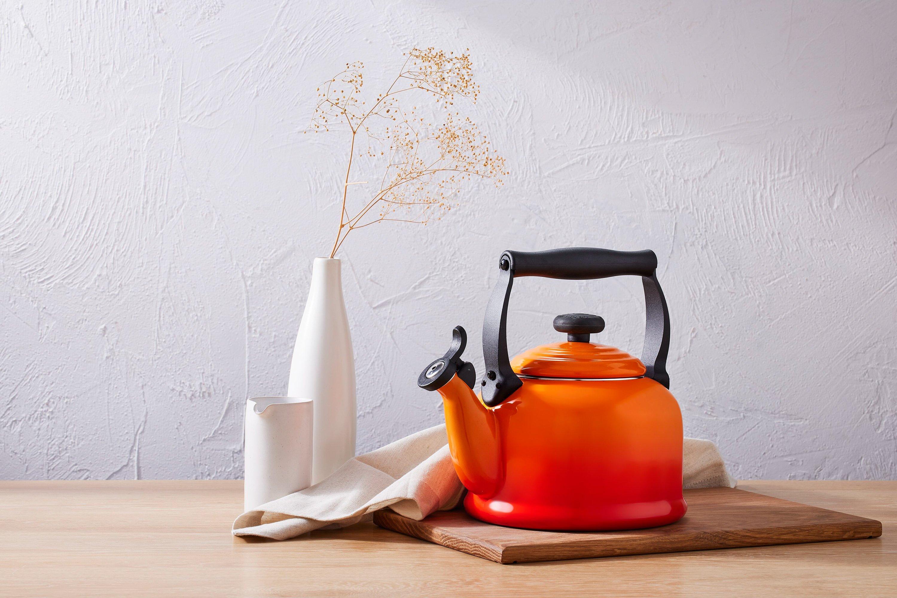 Le Creuset Tradition teakettle 2,1L, orange | Advantageously