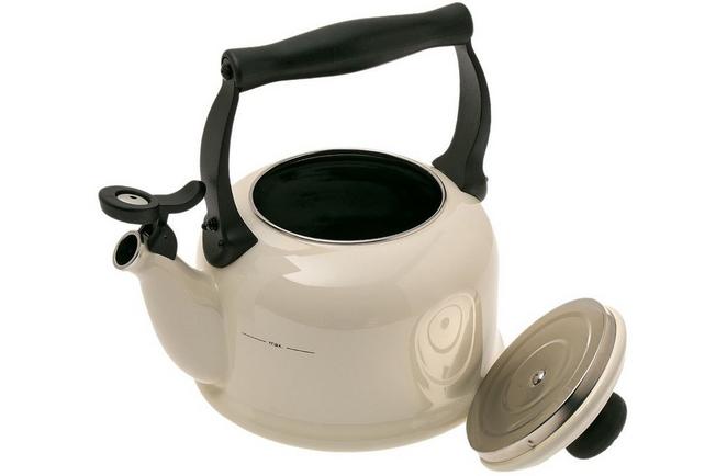 spontaan binding entiteit Le Creuset Tradition teakettle 2,1L, cream | Advantageously shopping at  Knivesandtools.com